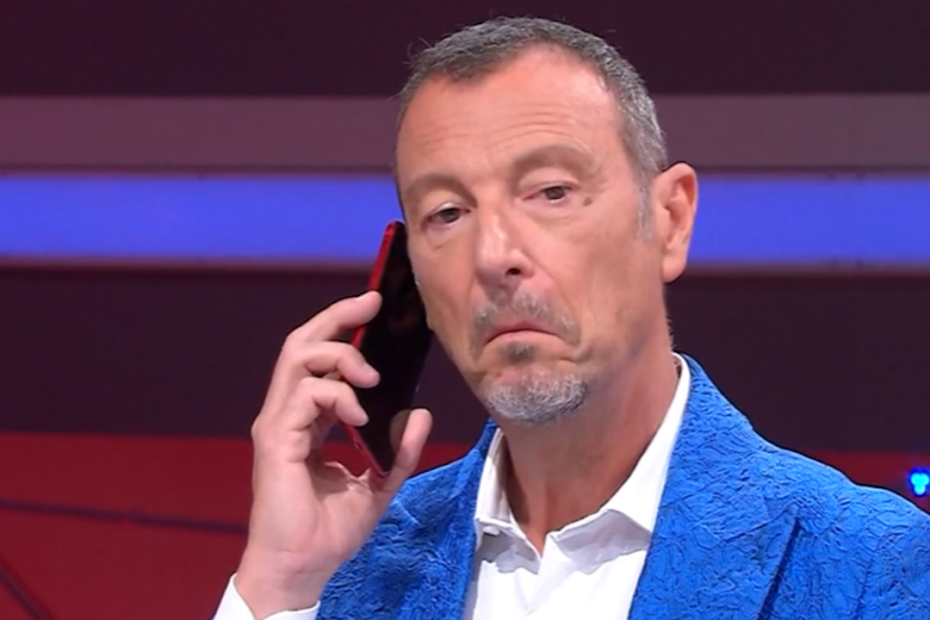 “Scusa ma tu chi sei?”. Affari Tuoi, Amadeus in imbarazzo