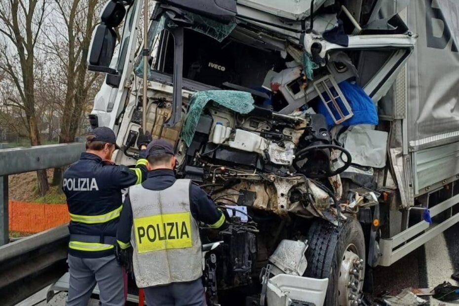 Incidente in tangenziale a Bologna, morto il 52enne di Urbino rimasto ferito