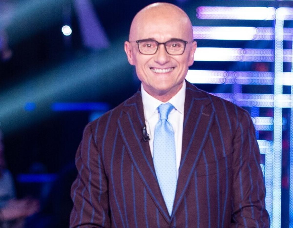 Grande Fratello, indiscrezione su un ex concorrente su soldi e proposte molto particolari
