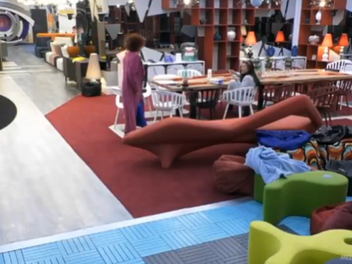 Insulti fuori dalla casa del Grande Fratello