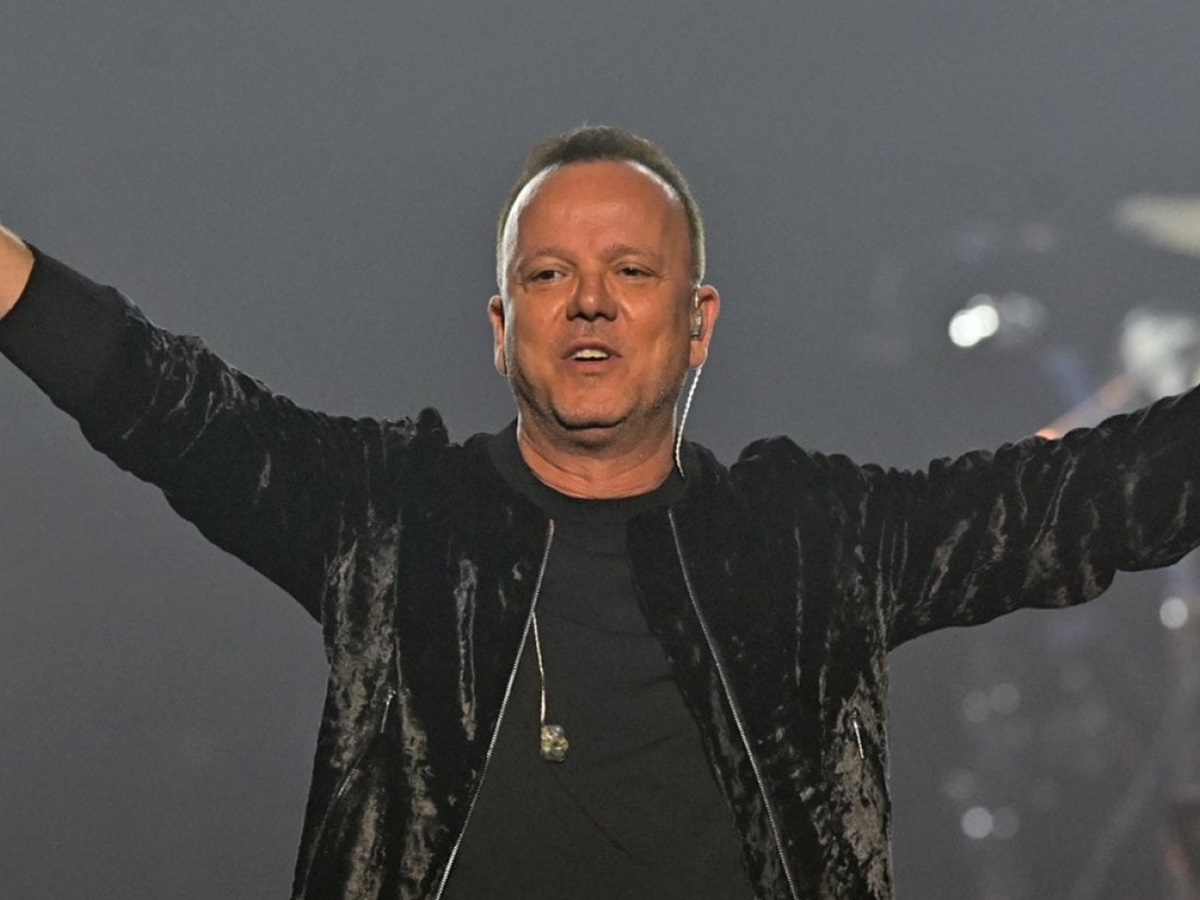 Gigi D'Alessio compie 57 anni dedica denise