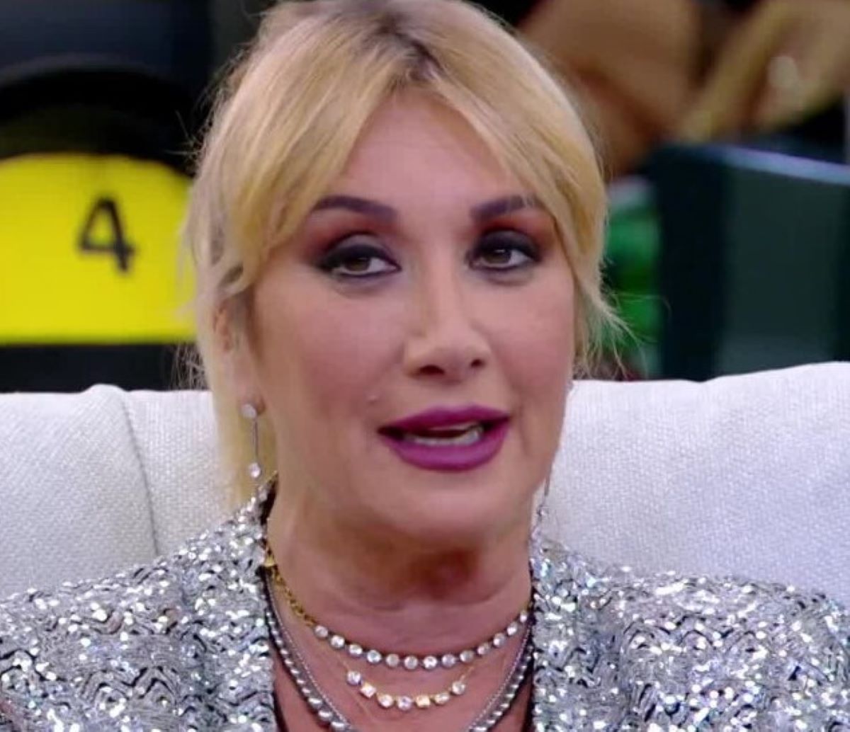 Grande Fratello, Simona asfalta Anita e Falsone