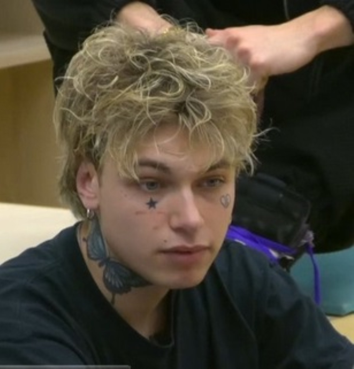 amici 23 ayle esplode contro allievi