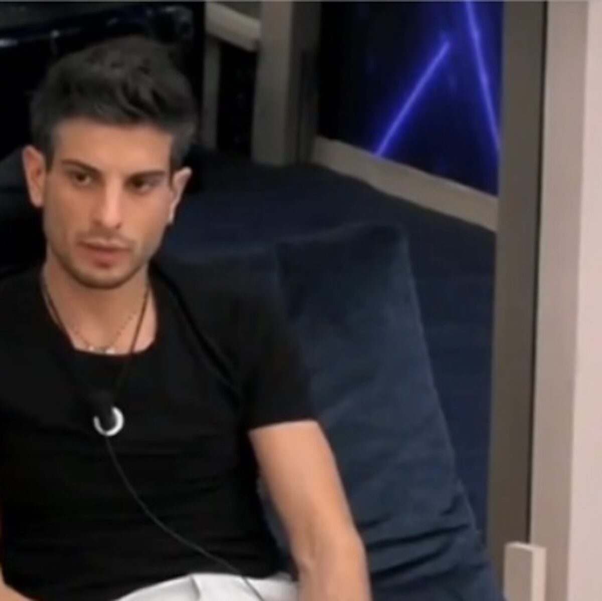“Devo dirti questa cosa”. Grande Fratello, Garibaldi choc. E Bea...