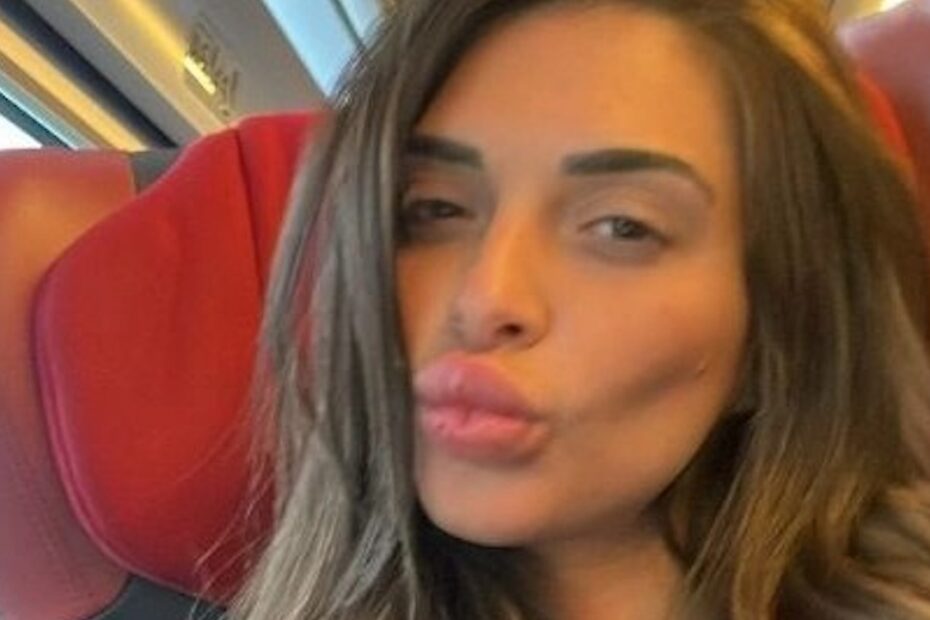 Greta Rossetti, sul treno la videochiamata con l'ex Eugenio Colombo