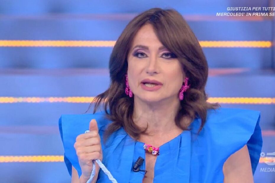 Isola dei Famosi 2024, cosa c'è nel kit di sopravvivenza