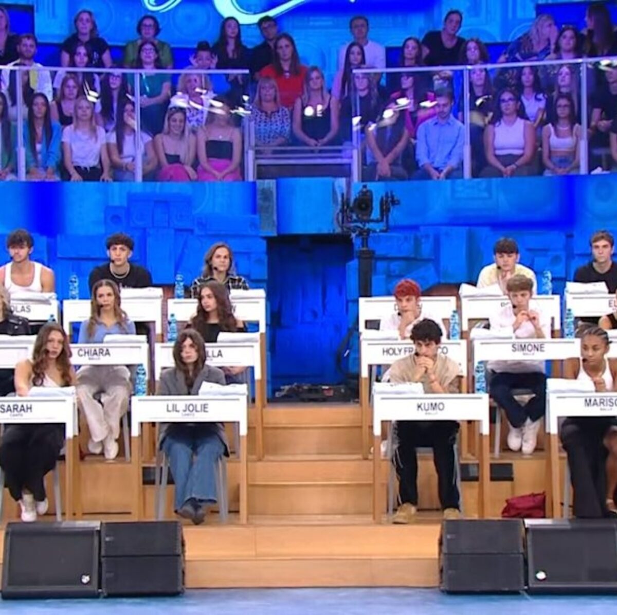 “Aiutatela, si è fatta male!”. Amici 23, panico durante il serale