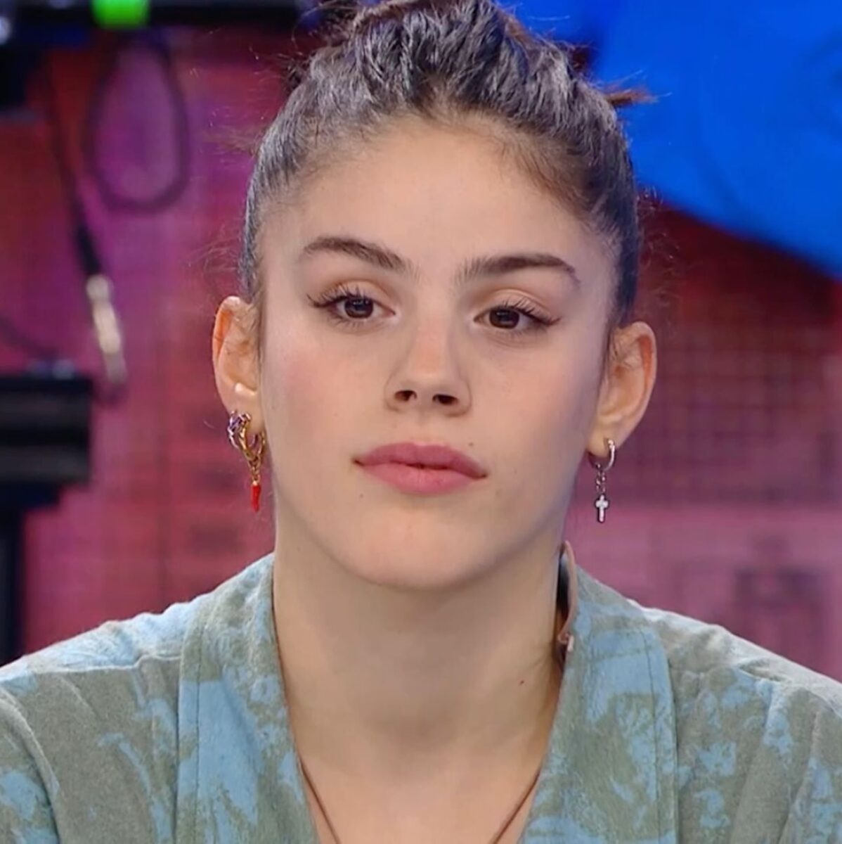 “Aiutatela, si è fatta male!”. Amici 23, panico durante il serale