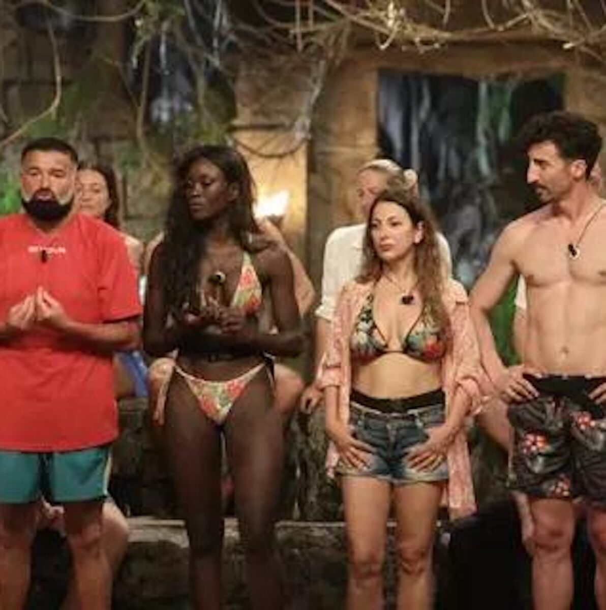 “Torni a casa”. Isola dei Famosi, l’annuncio di Luxuria