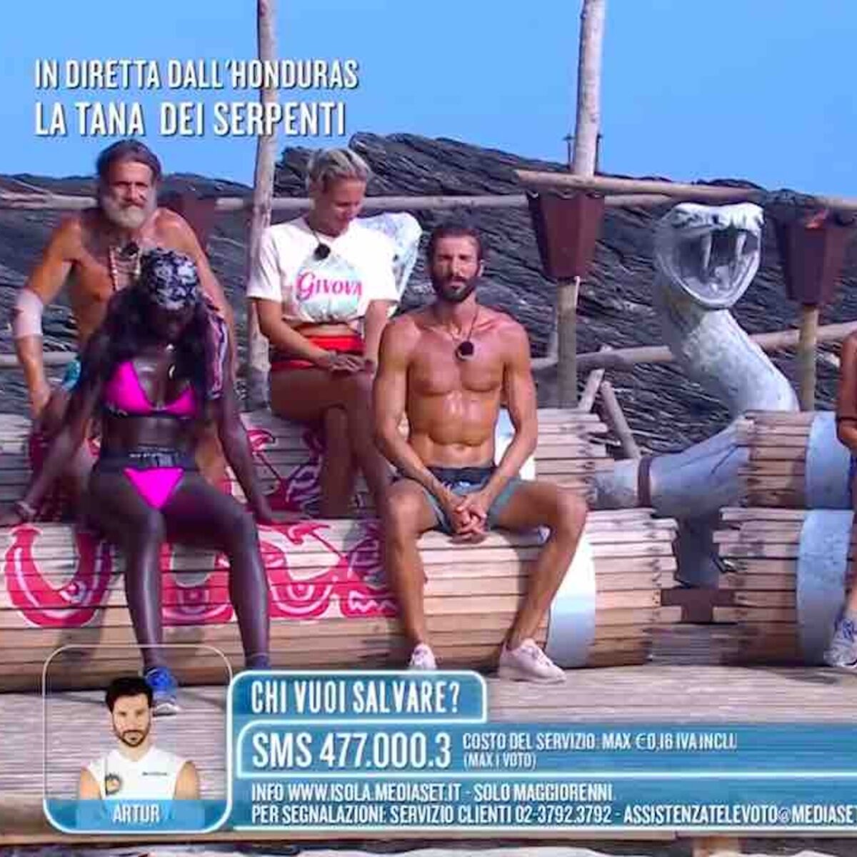Isola dei Famosi, Edoardo Franco furioso con chi ha rubato il cibo ai cameraman: per lui standing ovation