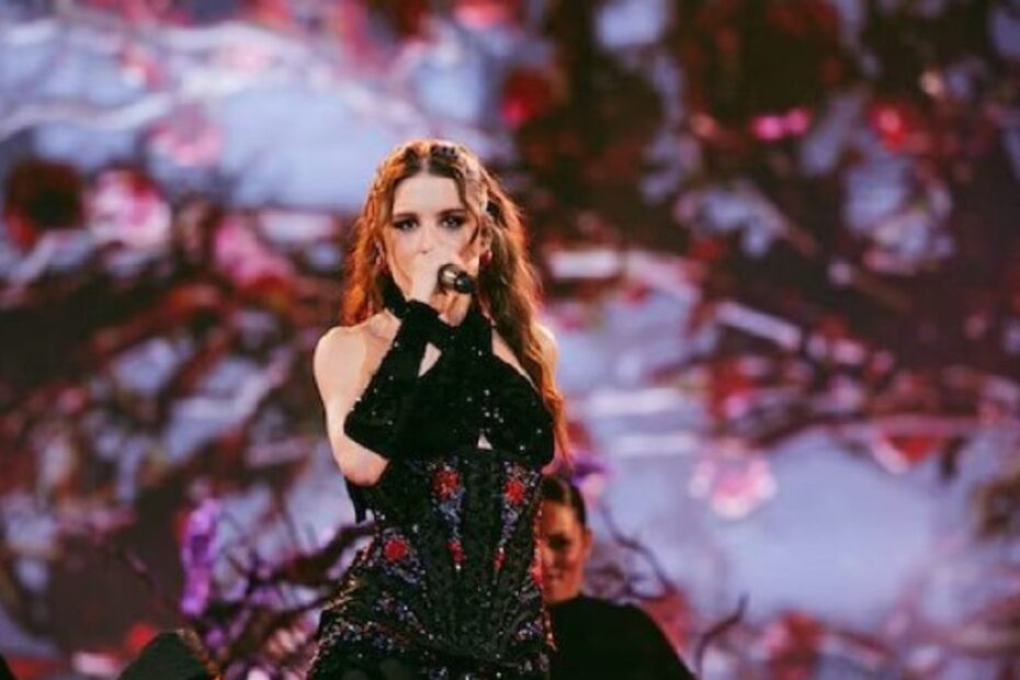 Angelina Mango, incidente in aereo: è caduta dalle scale