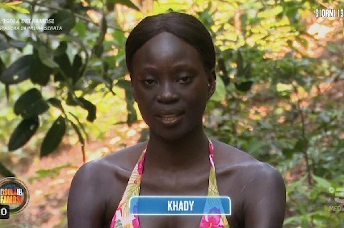 Isola dei famosi, la frecciatina a Khady per il furto dello spray