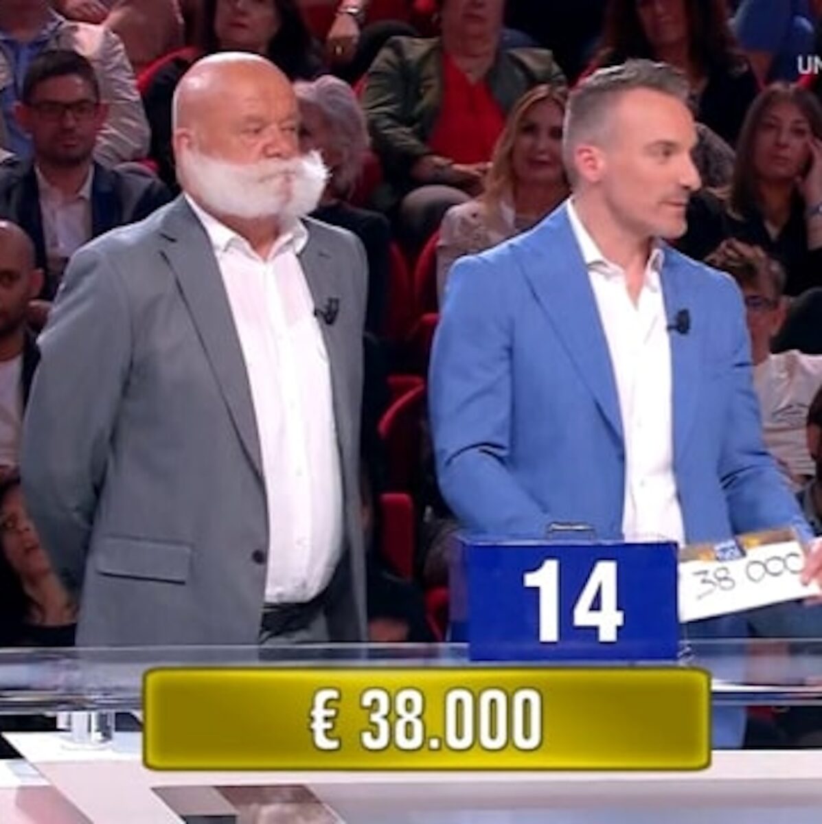 “Oddio, ma lui è tuo padre?!”. Affari tuoi, colpo di scena concorrente