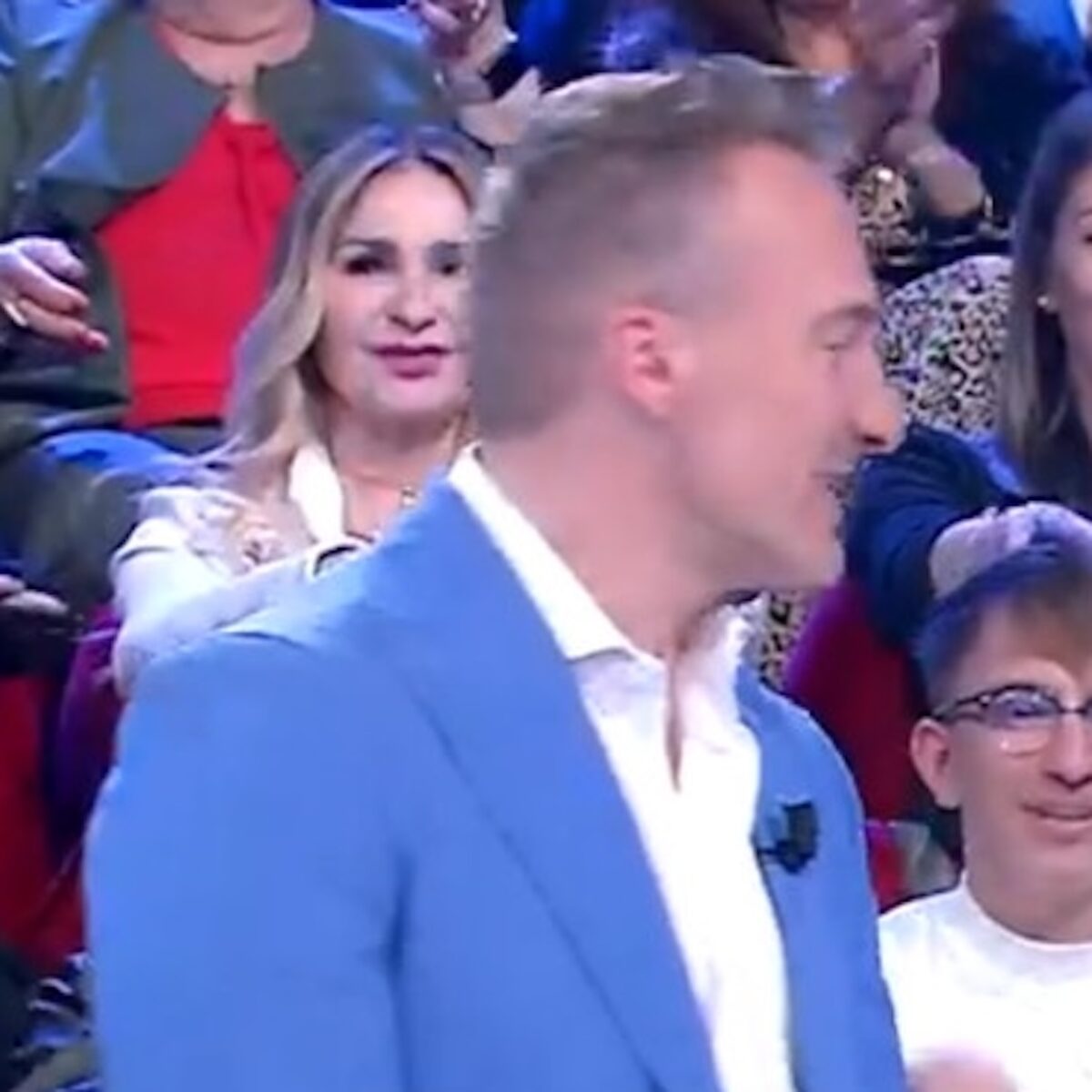 “Oddio, ma lui è tuo padre?!”. Affari tuoi, colpo di scena concorrente