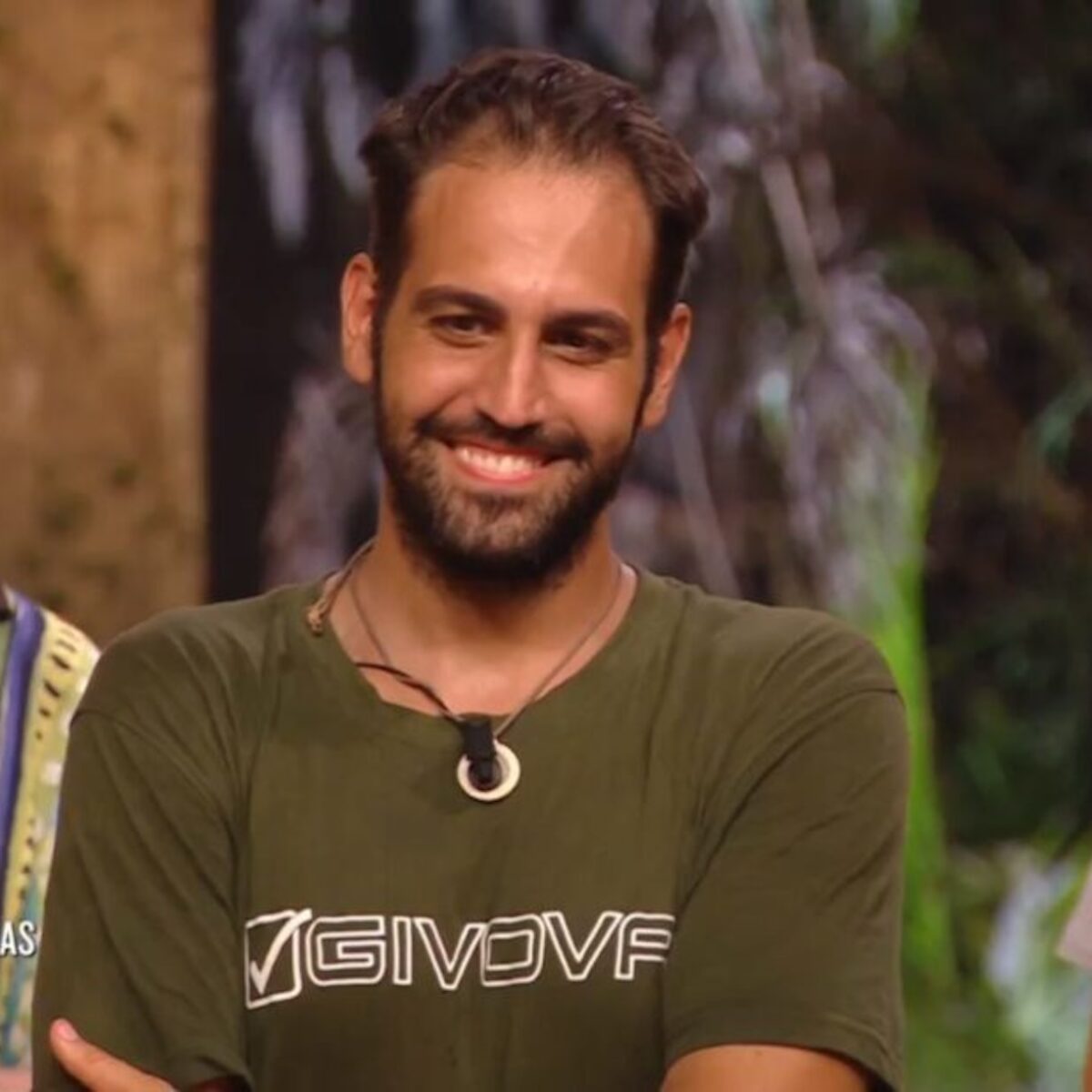 “Voglio trom***”. Isola dei Famosi, la frase choc di Aras