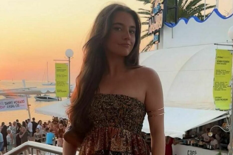 Emma Ramsay cade da un balcone a Ibiza: morta a 19 anni