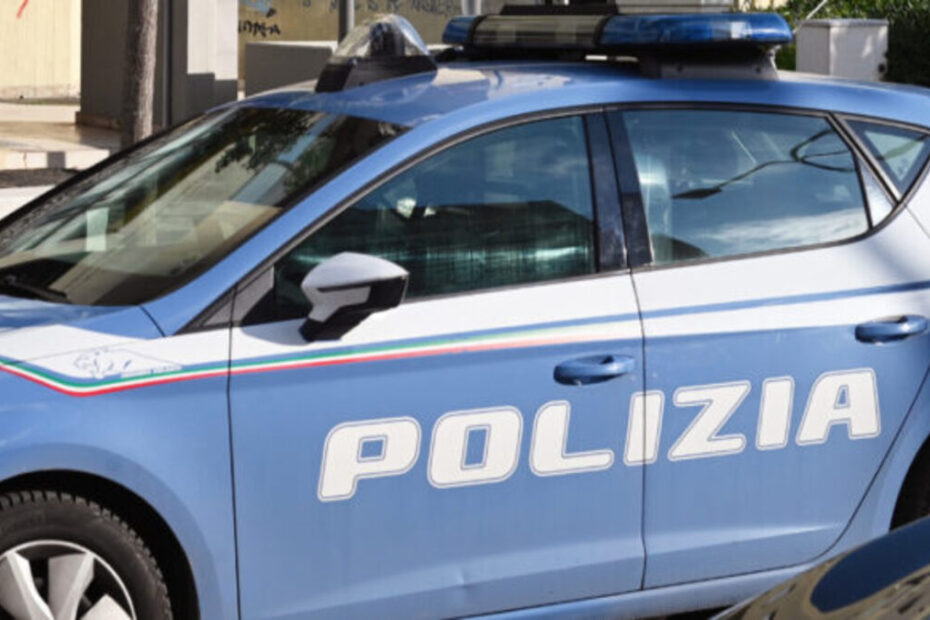 Uomo Trasportato Cadavere Padre Bagagliaio Auto