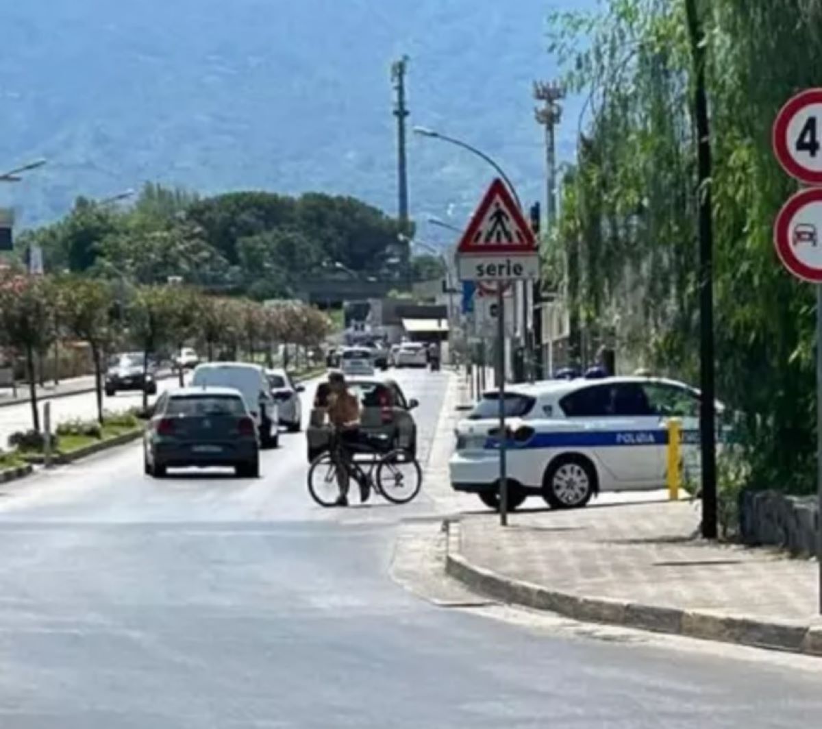 Uomo Trasportato Cadavere Padre Bagagliaio Auto