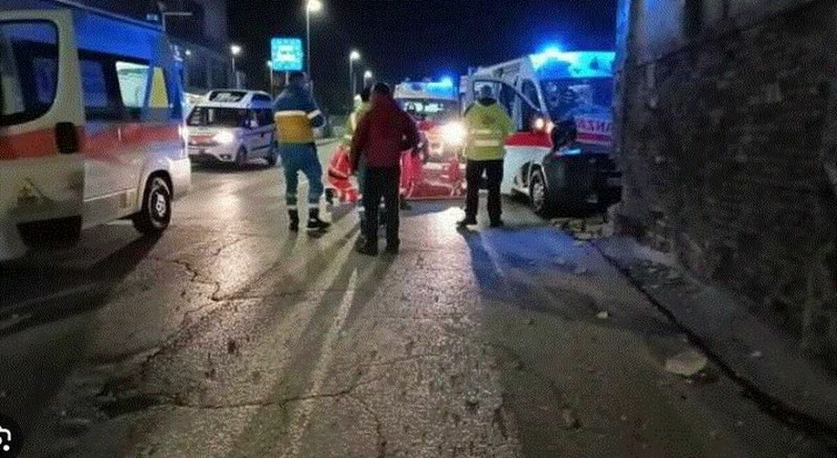 Foggia, 13enne perde il controllo del motorino a sbatte contro un'auto: morto
