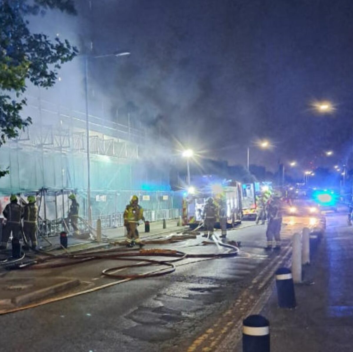 Incendio terribile a Dagenham, Londra: 2 feriti