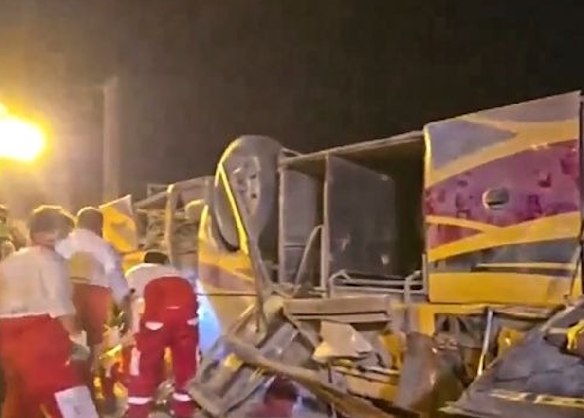 Pakistan, due incidenti: morte 36 persone