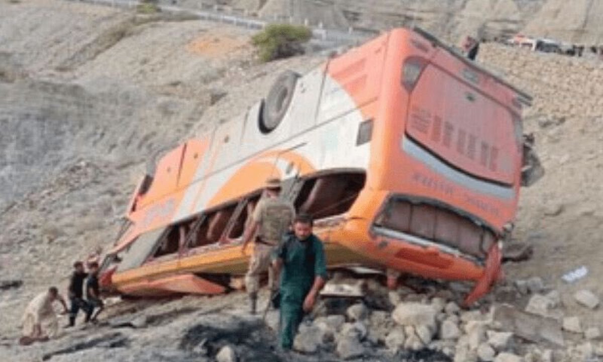 Pakistan, due incidenti: morte 36 persone