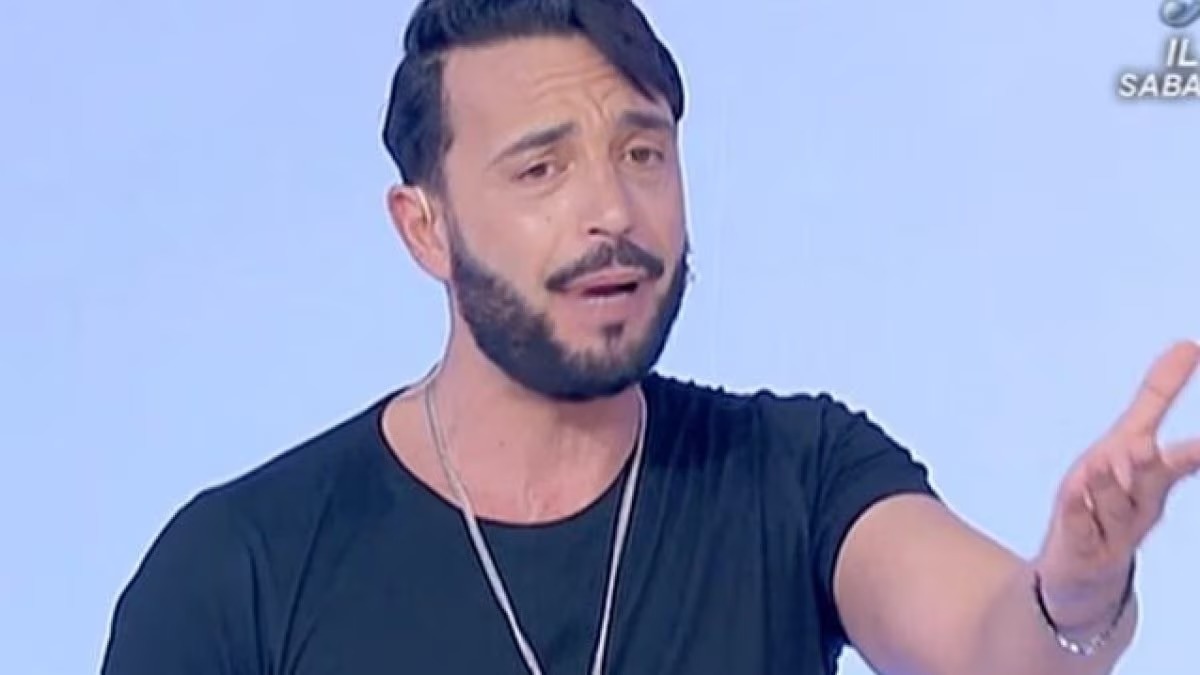 vi devo dire di me uomini e donne che fine ha fatto armando incarnato l8217annuncio dopo l8217addio alla tv da Caffeinamagazine.it vi devo dire di me uomini e donne che fine ha fatto armando incarnato l8217annuncio dopo l8217addio alla tv