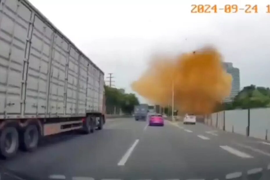Cina, esplode una fogna: pioggia di escrementi