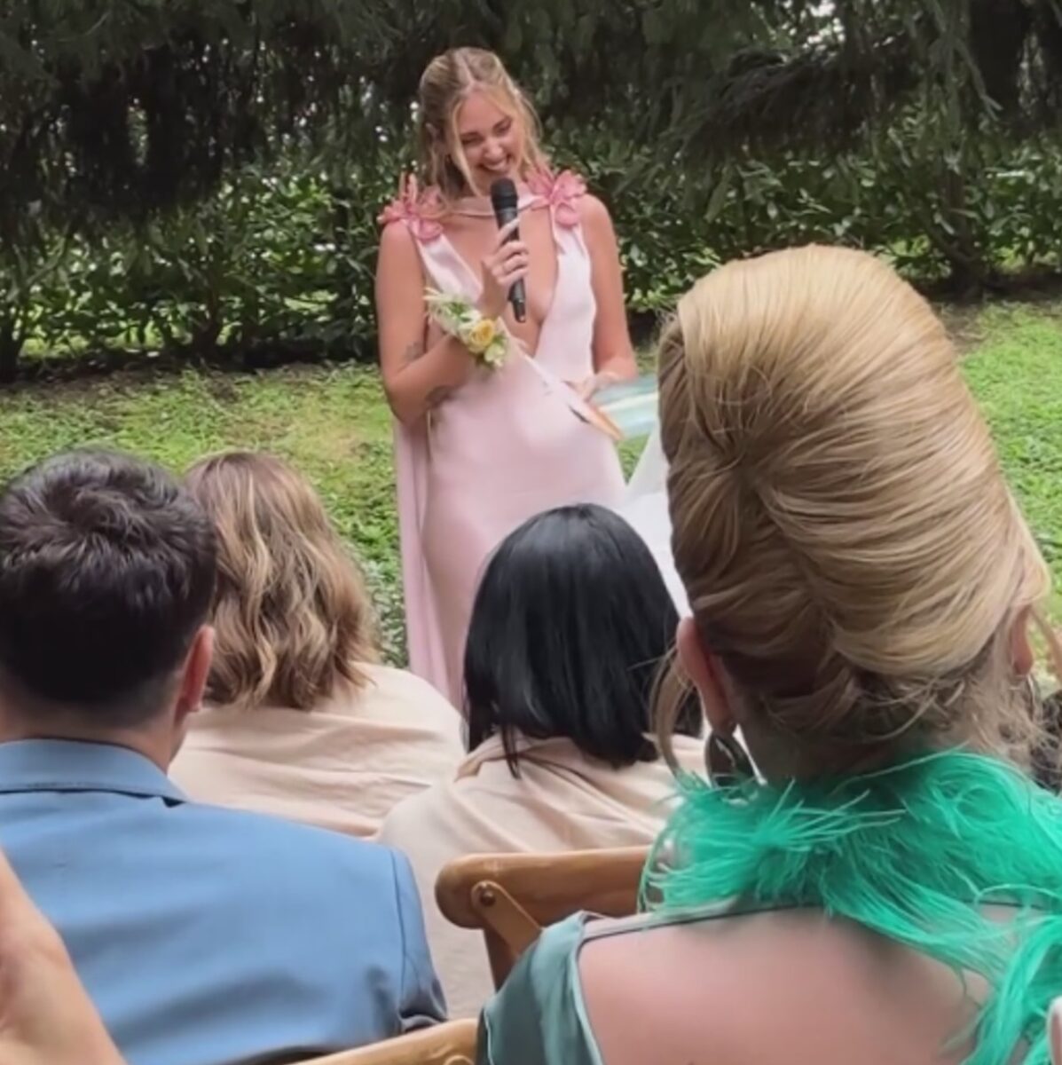 Chiara Ferragni in lacrime al matrimonio della sua amica