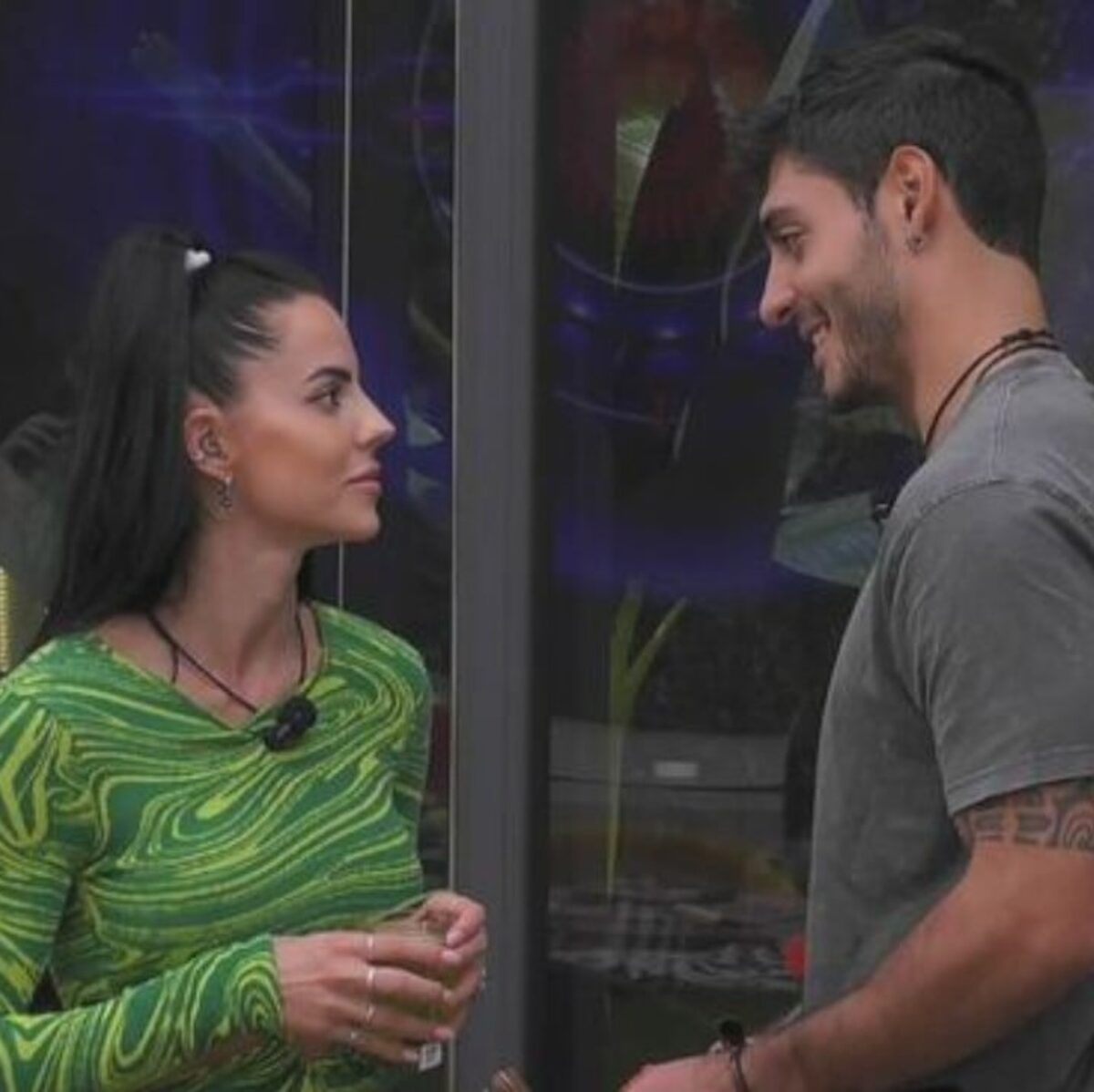 “È scattato il bacio”. Colpo di scena al Grande Fratello 2024