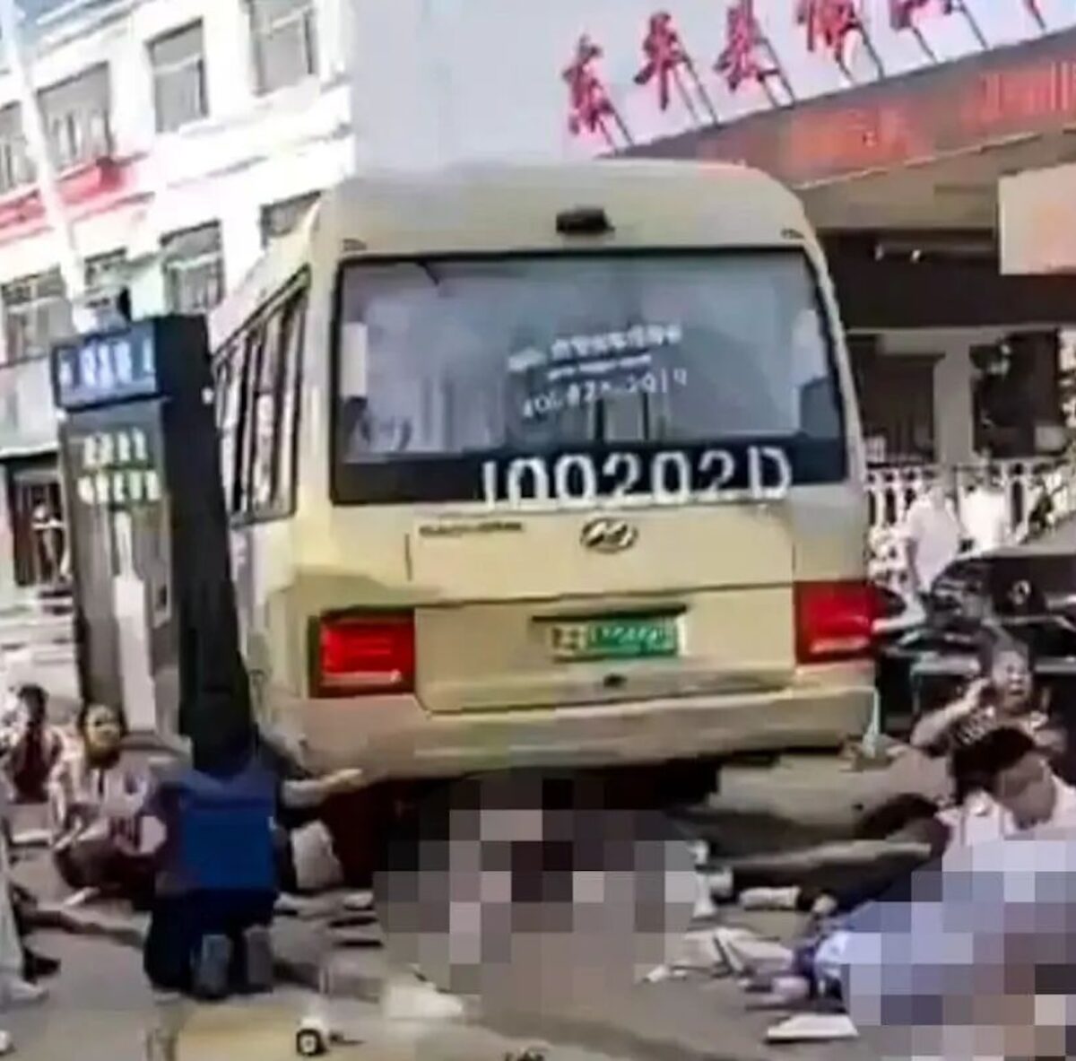 scuolabus falcia pedoni in Cina