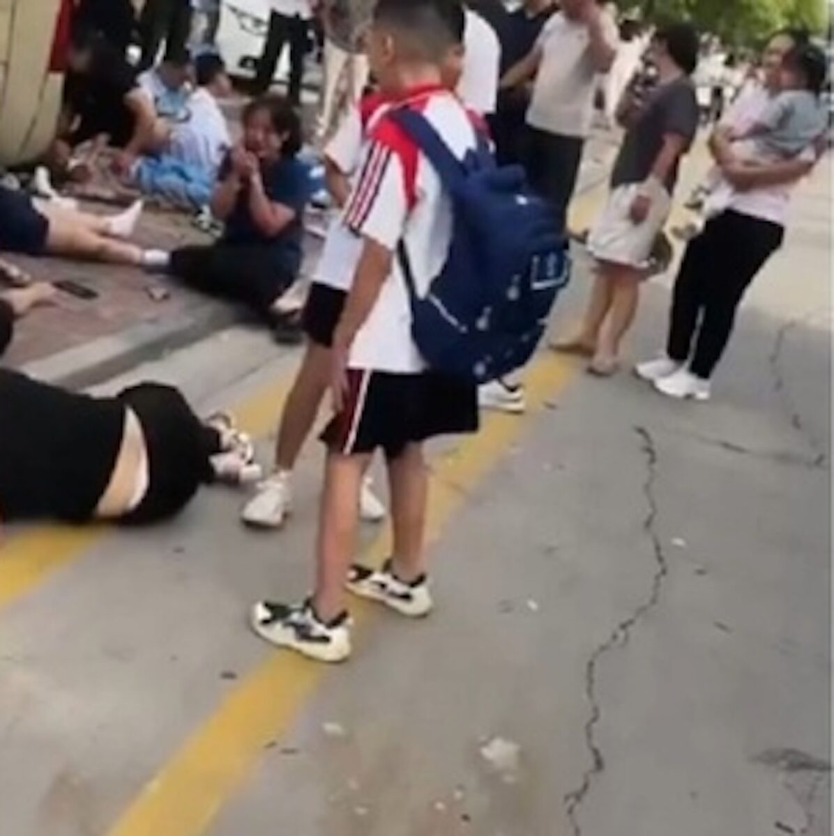 scuolabus falcia pedoni in Cina