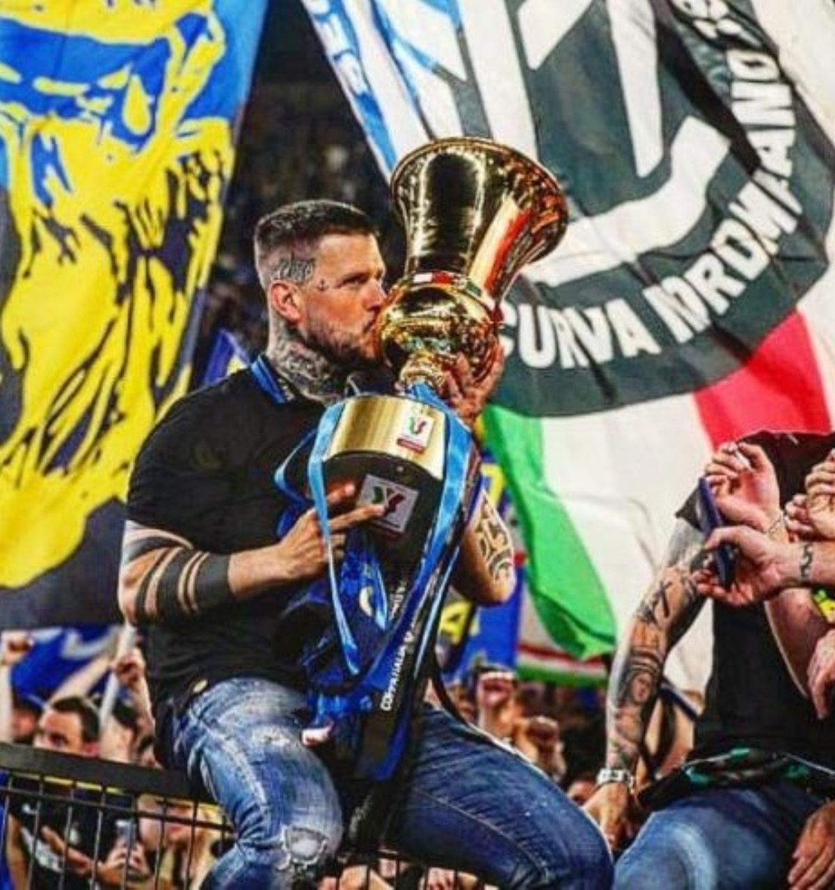 calciatore gay inter milan storia sconvolgente