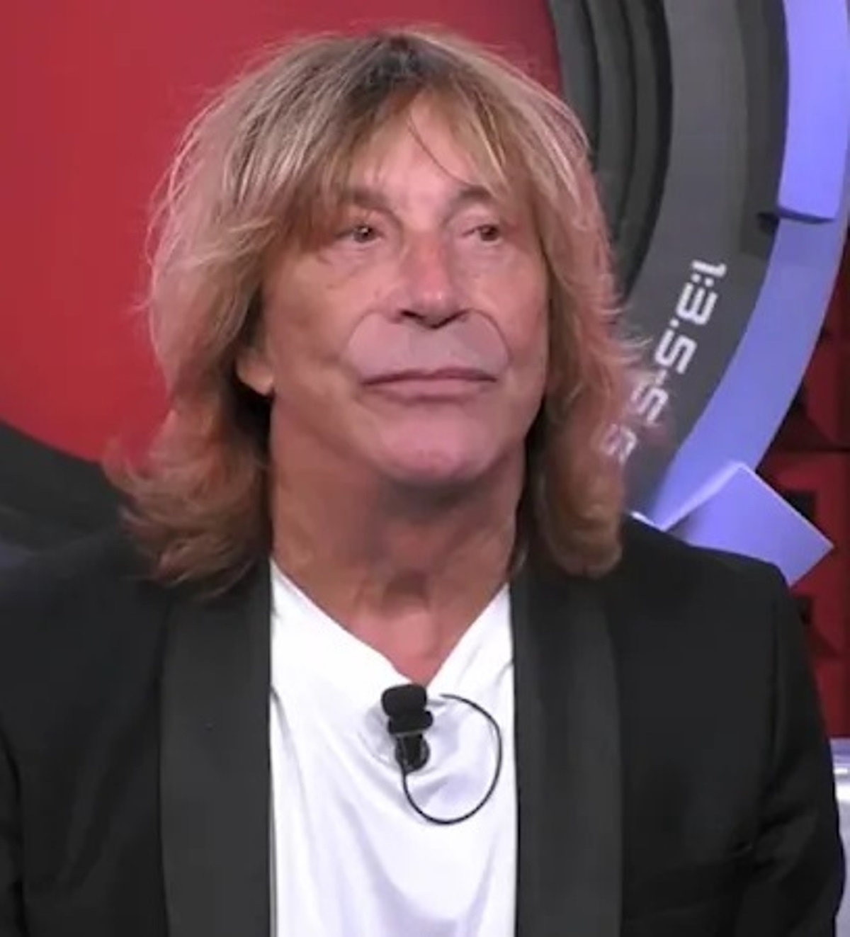 gf concorrenti lavano piatti vasca