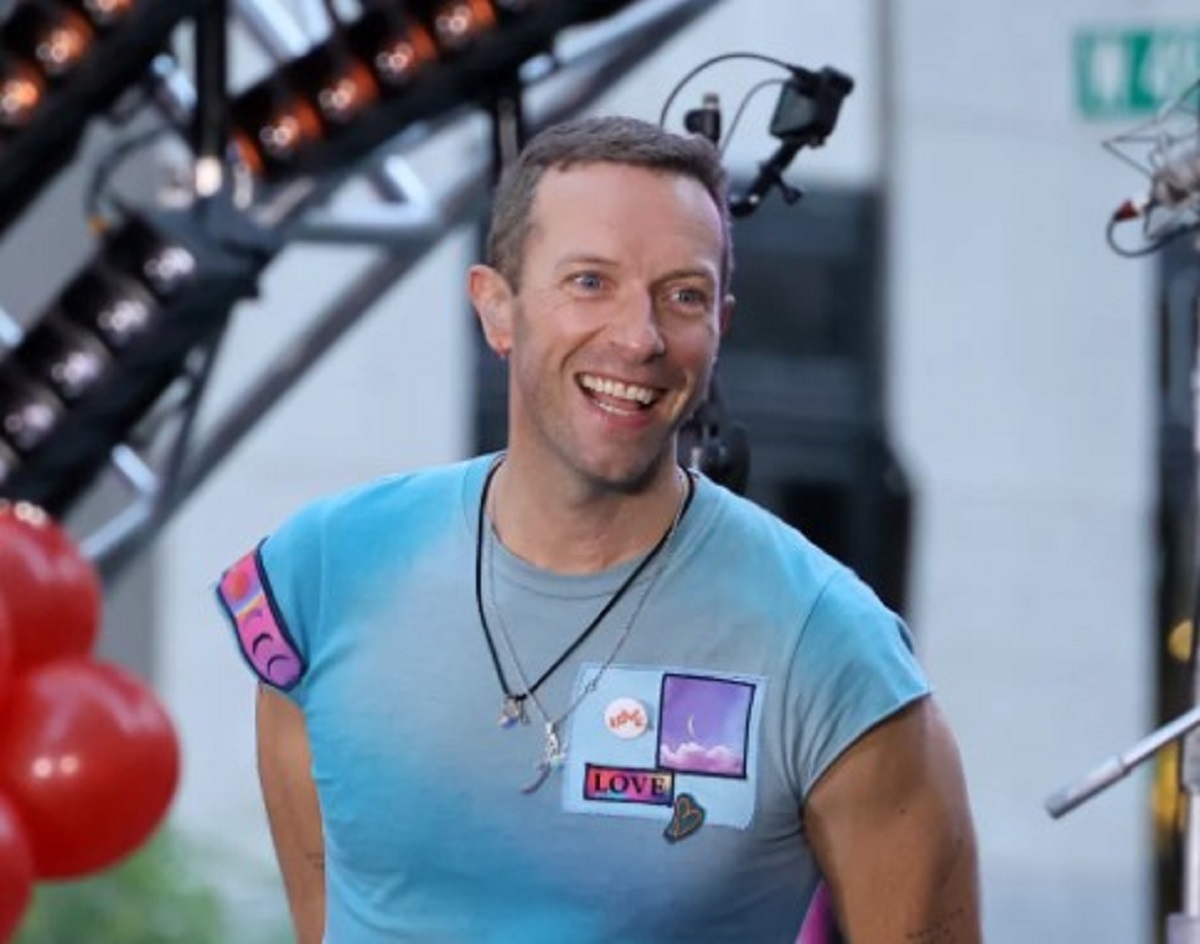 Australia paura per Chris Martin cade in una botola sul palco