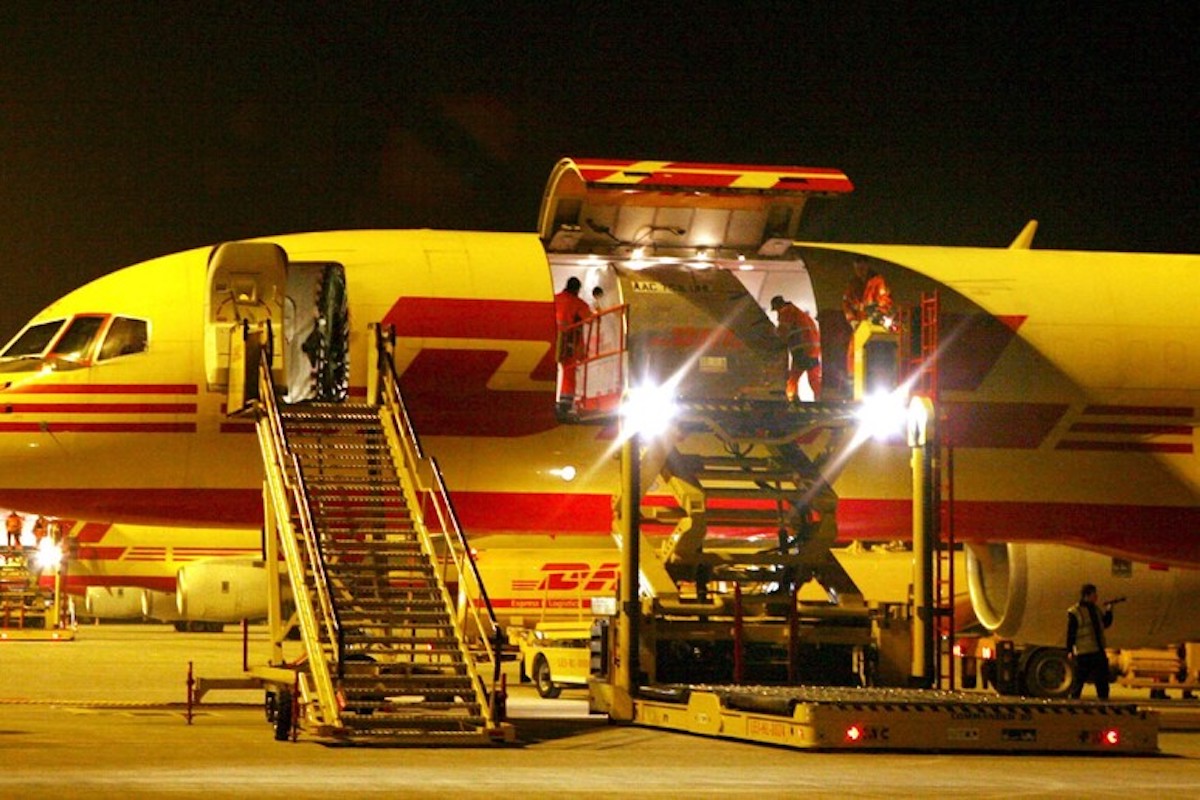Aereo cargo si schianta contro un palazzo vicino all'aeroporto di Vilnius