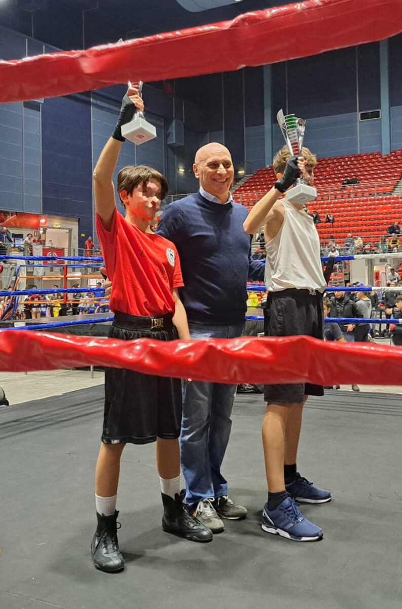 Lorenzo Berlusconi campione di boxe, ha vinto la la finale del Kombat Tour