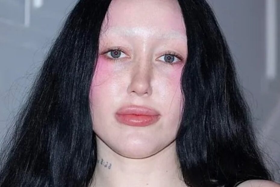 Noah Cyrus e la chirurgia estetica: le foto della trasformazione della cantante
