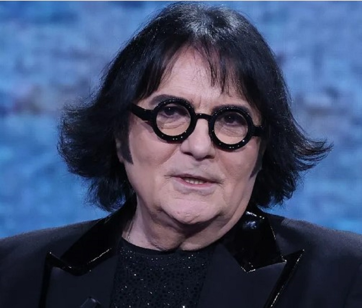Renato Zero ricorda un fan morto durante il concerto