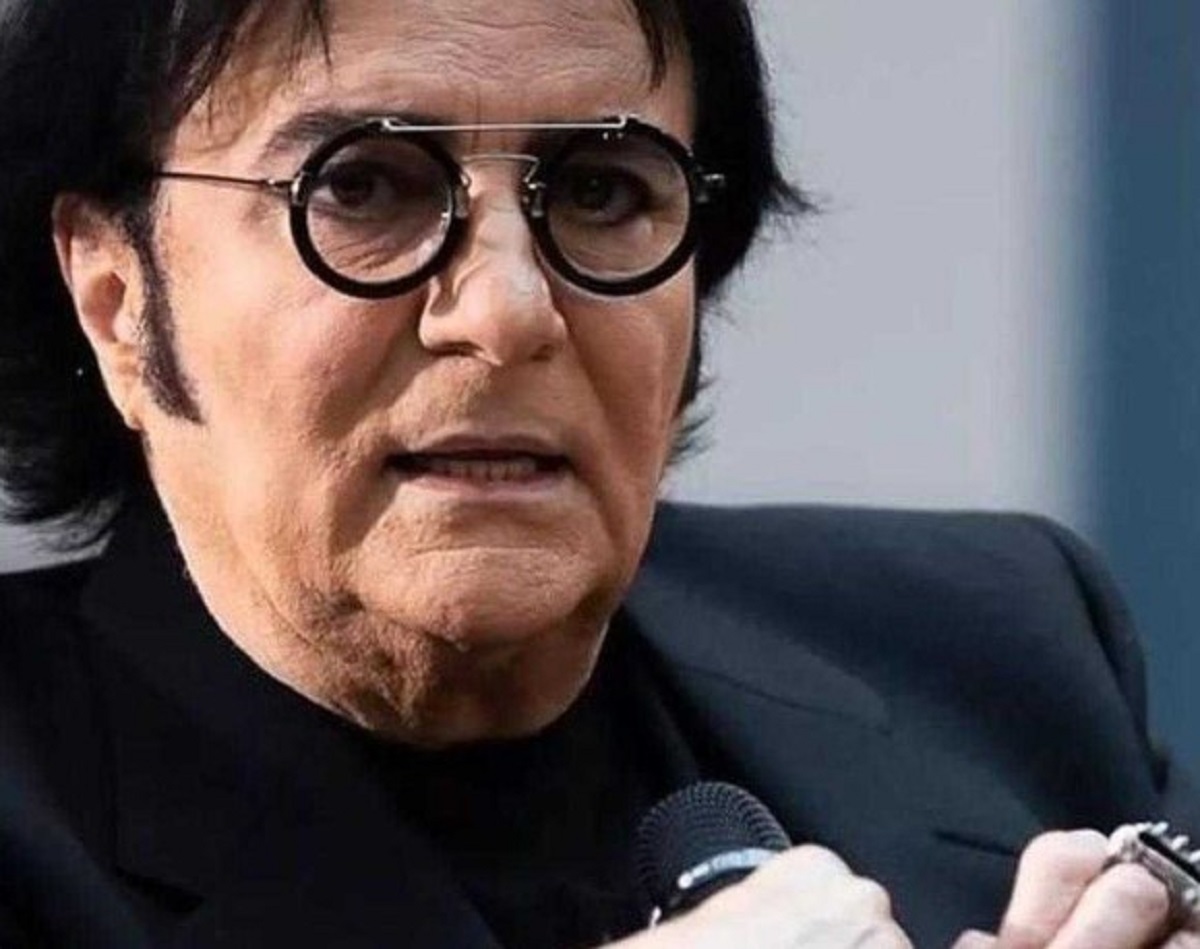 Renato Zero ricorda un fan morto durante il concerto