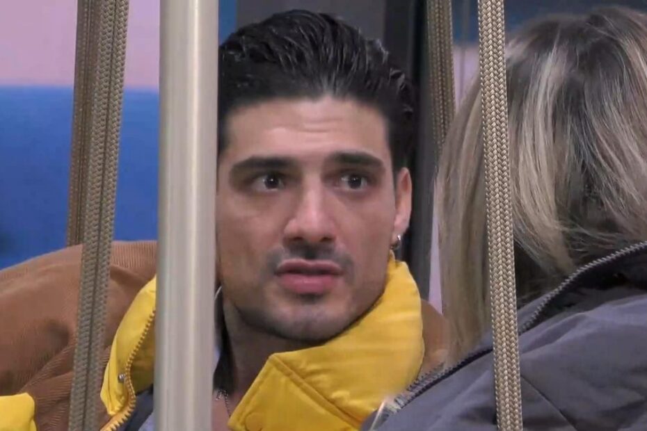 “Entra il Guru della moda stasera”. GF, bomba su Lorenzo