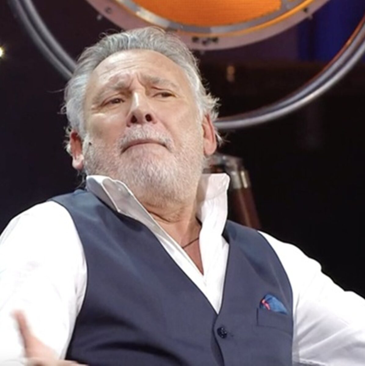 stasera tutto è possibile se ne vanno