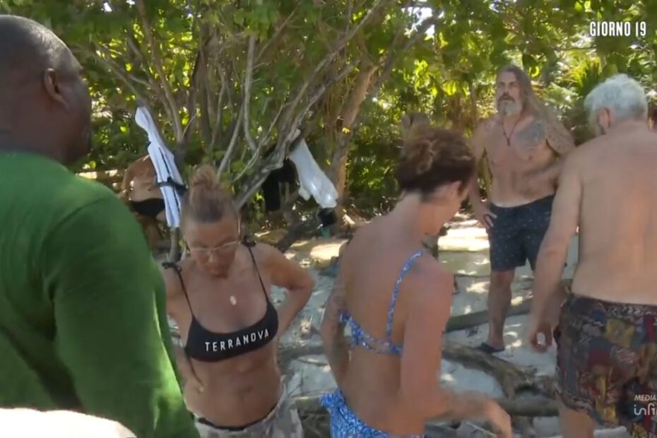 Isola dei Famosi Due Naufraghe Ritiro