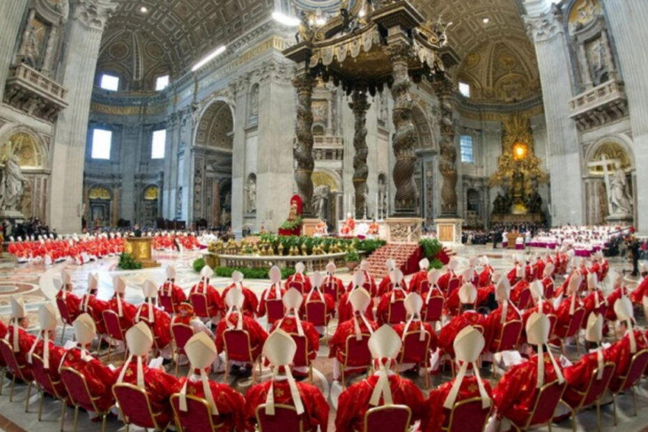 Conclave, i cardinali guardano il film per capire meglio come funziona