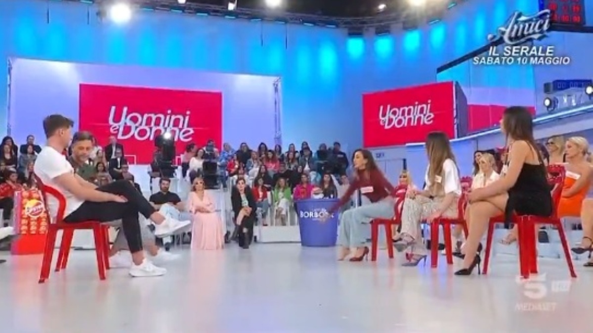 la voglio sposare uomini e donne la coppia fa sul serio bocca chiusa ai criticoni da Caffeinamagazine.it la voglio sposare uomini e donne la coppia fa sul serio bocca chiusa ai criticoni