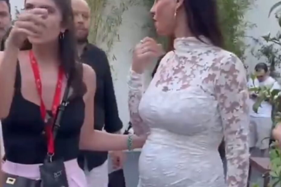 Attrice Italiana Incinta