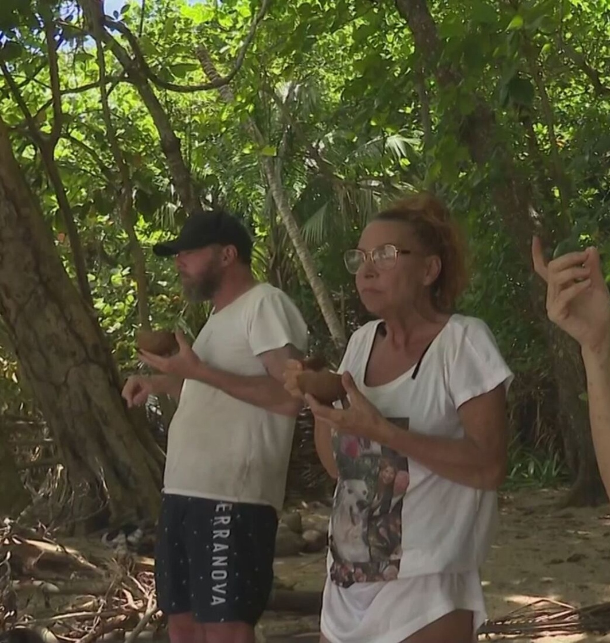 isola famosi tempesta naufraghi ginocchio