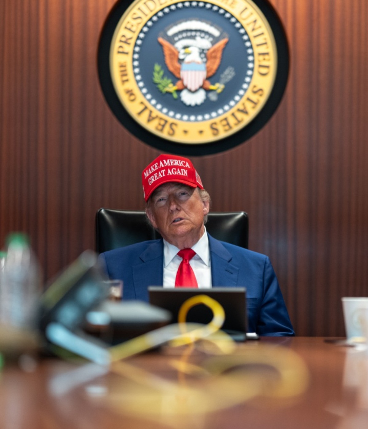 trump guerra iran sguardo gesti
