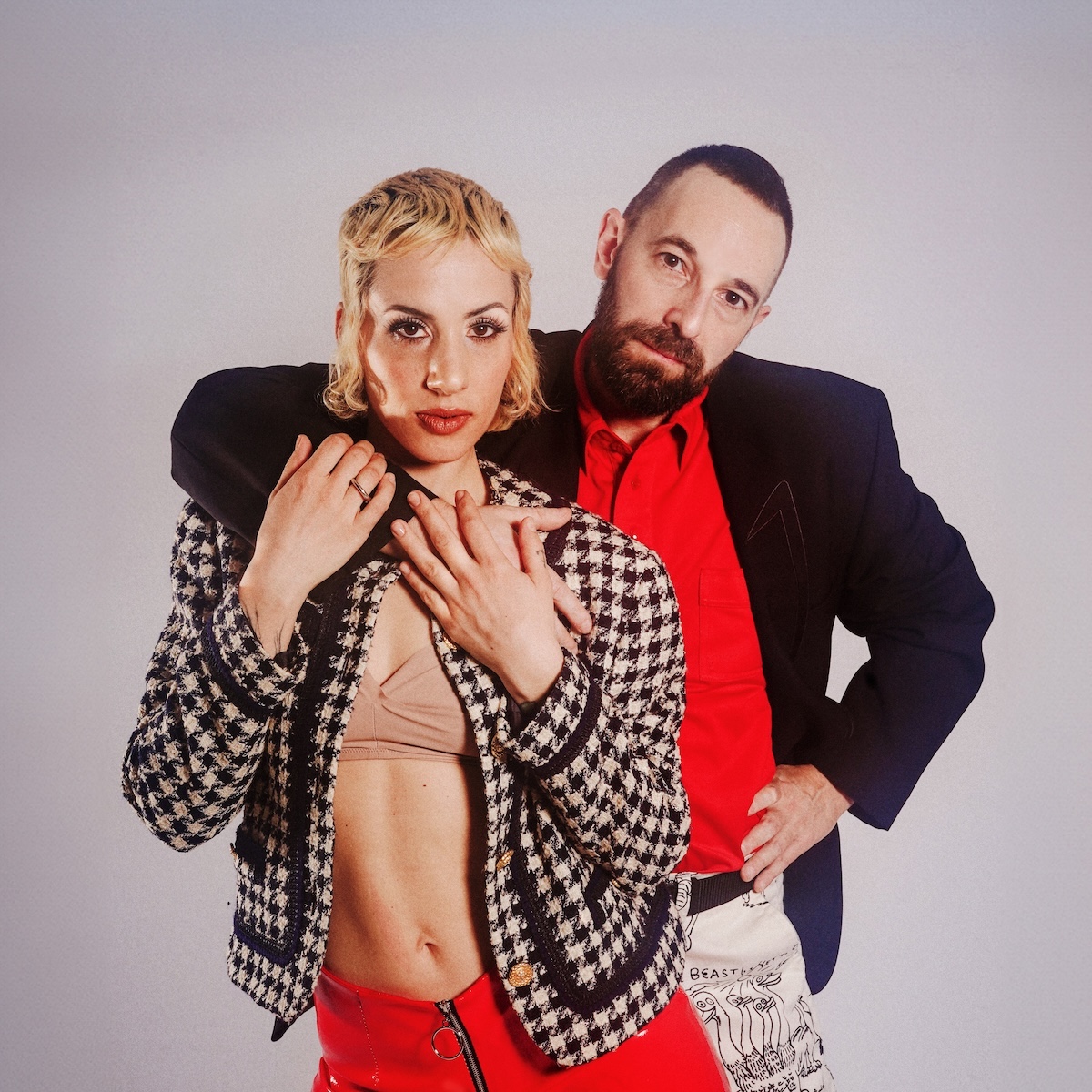 Coma Cose, la cantante fotografata in barca con un uomo