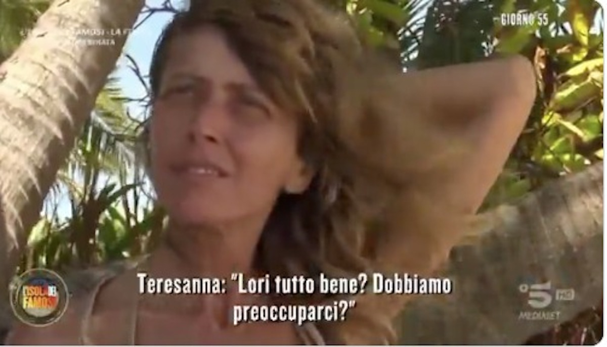 Isola dei Famosi, Loredana Cannata taglia i capelli col machete